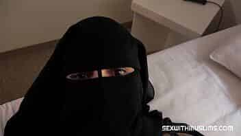 Czech Muslim whore was surprised when her husband woke her up. This niqab girl immediately showed her pussy and his cock was hard at once. He fucked her hard and ejaculated at her niqab video